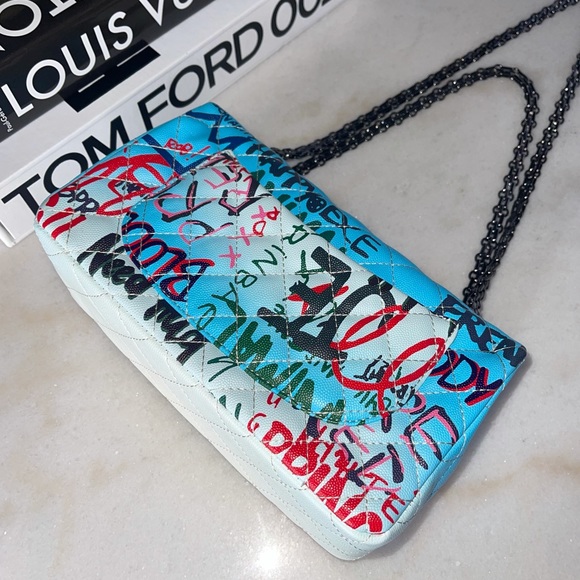 New "Flaunt It" - Multicolored Graffiti Handbag - Picture 13 of 17